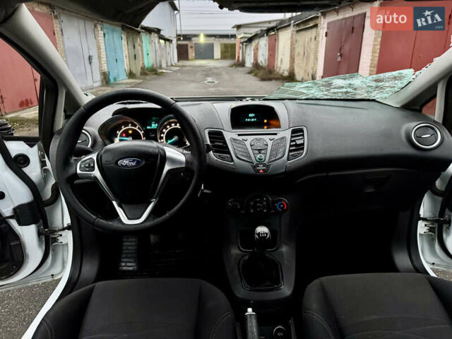 Белый Форд Фиеста, объемом двигателя 1.24 л и пробегом 75 тыс. км за 2650 $, фото 14 на Automoto.ua