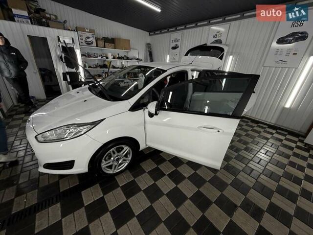 Білий Форд Фієста, об'ємом двигуна 1.6 л та пробігом 106 тис. км за 6950 $, фото 10 на Automoto.ua