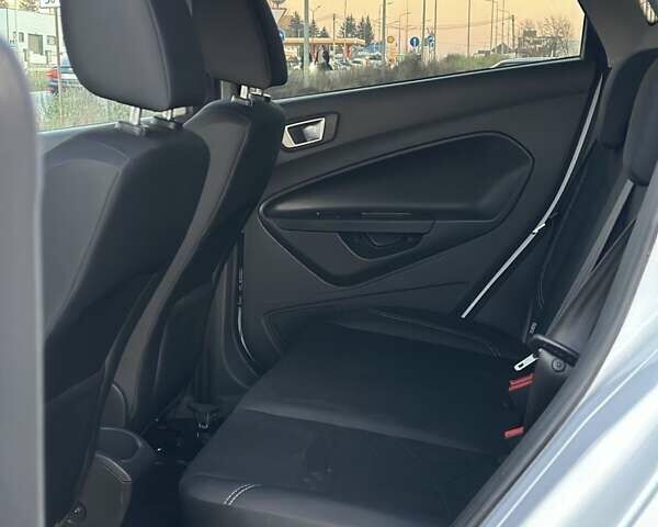 Білий Форд Фієста, об'ємом двигуна 1 л та пробігом 54 тис. км за 9900 $, фото 25 на Automoto.ua