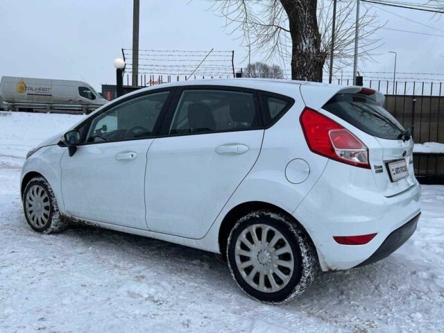 Белый Форд Фиеста, объемом двигателя 1 л и пробегом 122 тыс. км за 7990 $, фото 4 на Automoto.ua