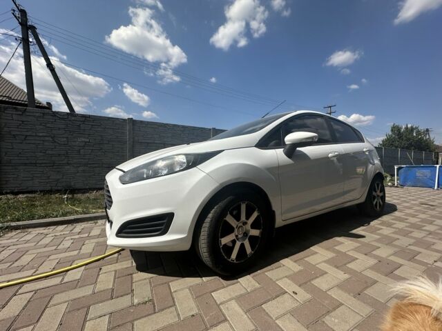 Білий Форд Фієста, об'ємом двигуна 1 л та пробігом 90 тис. км за 8000 $, фото 2 на Automoto.ua