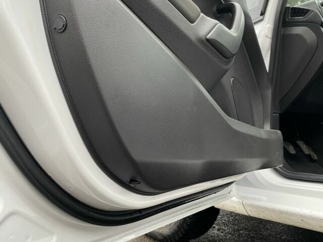 Білий Форд Фієста, об'ємом двигуна 1 л та пробігом 90 тис. км за 7300 $, фото 5 на Automoto.ua