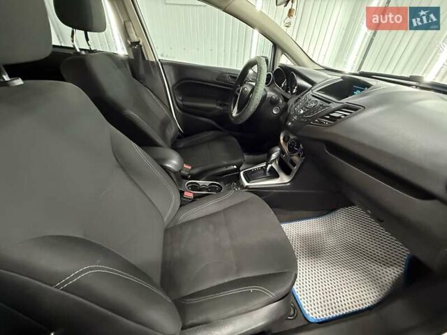 Білий Форд Фієста, об'ємом двигуна 1.6 л та пробігом 106 тис. км за 6950 $, фото 16 на Automoto.ua