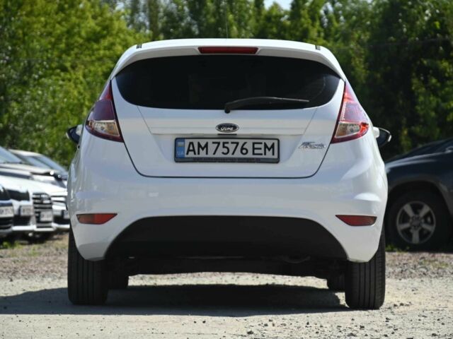 Белый Форд Фиеста, объемом двигателя 1.5 л и пробегом 115 тыс. км за 8500 $, фото 5 на Automoto.ua