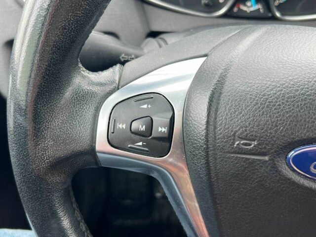 Білий Форд Фієста, об'ємом двигуна 1 л та пробігом 122 тис. км за 7990 $, фото 17 на Automoto.ua