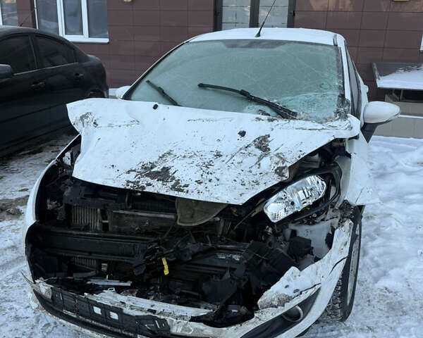 Білий Форд Фієста, об'ємом двигуна 1 л та пробігом 96 тис. км за 3900 $, фото 5 на Automoto.ua