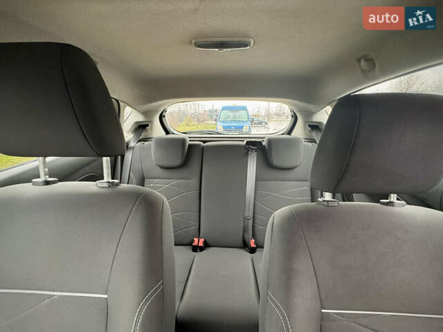 Белый Форд Фиеста, объемом двигателя 1 л и пробегом 132 тыс. км за 7800 $, фото 17 на Automoto.ua