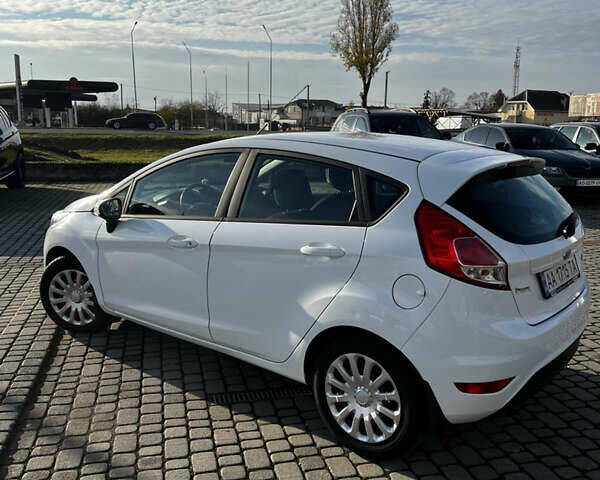 Белый Форд Фиеста, объемом двигателя 1.4 л и пробегом 147 тыс. км за 7100 $, фото 15 на Automoto.ua