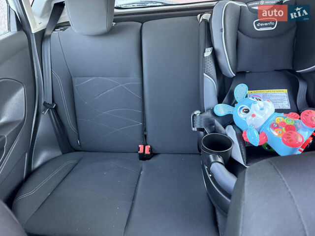 Білий Форд Фієста, об'ємом двигуна 1 л та пробігом 96 тис. км за 3900 $, фото 10 на Automoto.ua