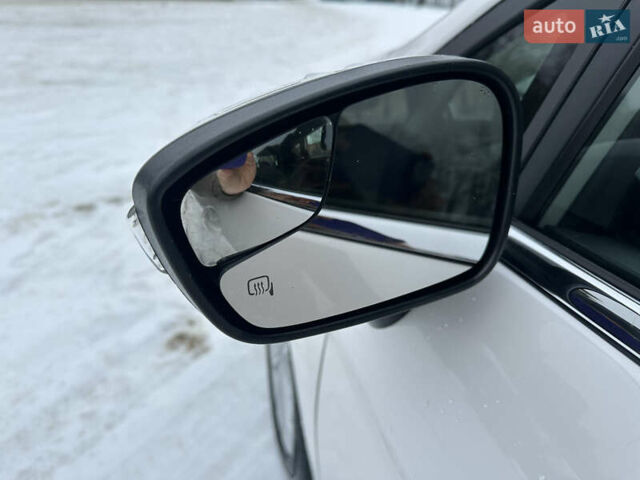 Білий Форд Фієста, об'ємом двигуна 1.6 л та пробігом 90 тис. км за 9400 $, фото 11 на Automoto.ua