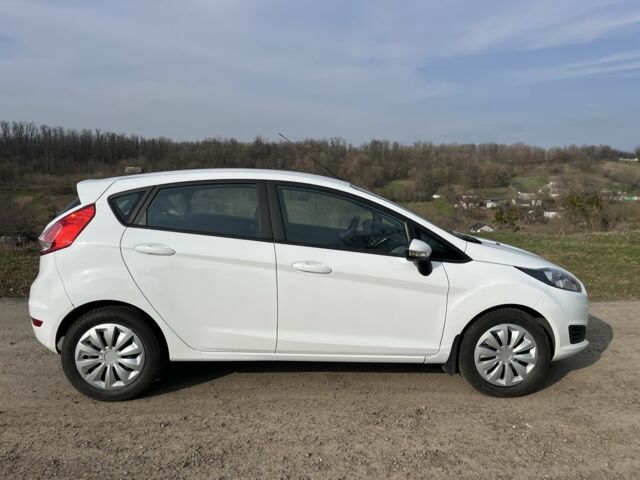 Белый Форд Фиеста, объемом двигателя 1.4 л и пробегом 146 тыс. км за 7400 $, фото 2 на Automoto.ua