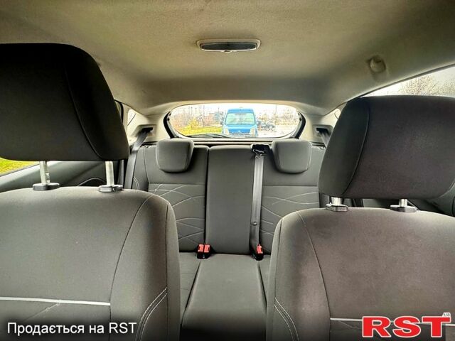 Белый Форд Фиеста, объемом двигателя 1 л и пробегом 132 тыс. км за 7950 $, фото 9 на Automoto.ua