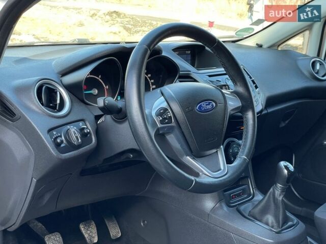 Белый Форд Фиеста, объемом двигателя 1.5 л и пробегом 115 тыс. км за 7999 $, фото 22 на Automoto.ua