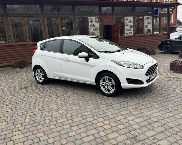 Білий Форд Фієста, об'ємом двигуна 1.6 л та пробігом 134 тис. км за 9500 $, фото 5 на Automoto.ua