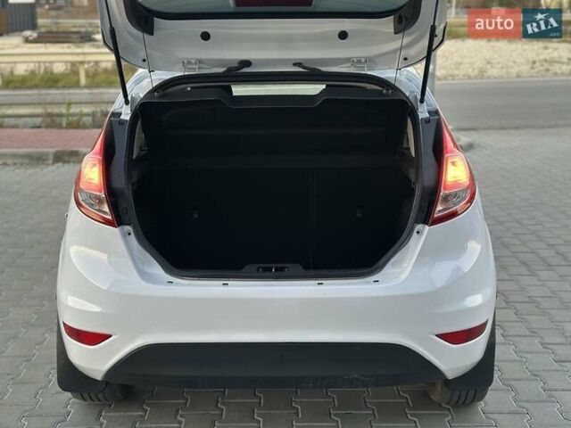 Білий Форд Фієста, об'ємом двигуна 1 л та пробігом 54 тис. км за 9900 $, фото 21 на Automoto.ua