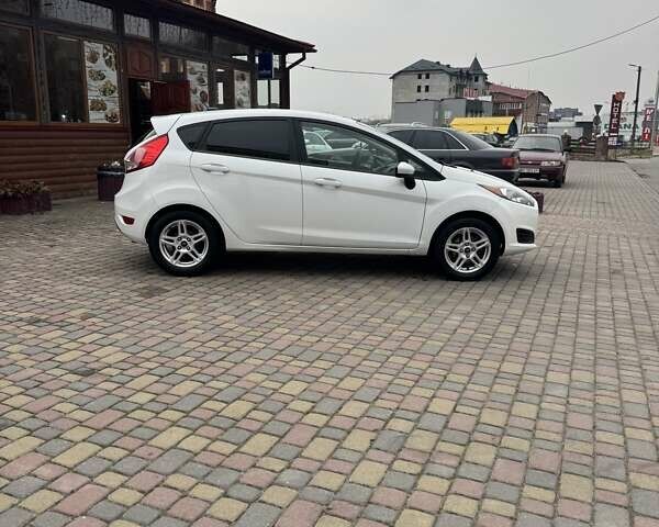 Білий Форд Фієста, об'ємом двигуна 1.6 л та пробігом 134 тис. км за 9500 $, фото 4 на Automoto.ua