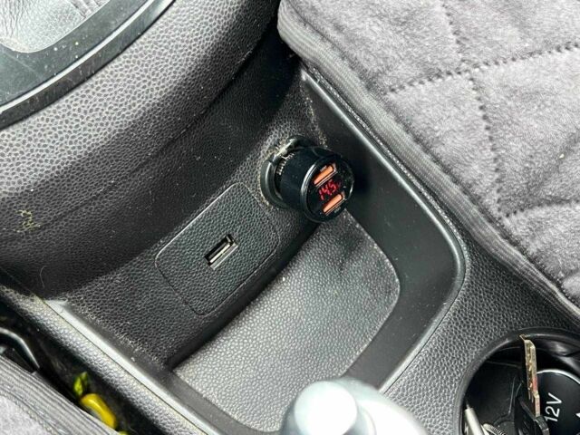 Білий Форд Фієста, об'ємом двигуна 1 л та пробігом 122 тис. км за 7990 $, фото 21 на Automoto.ua