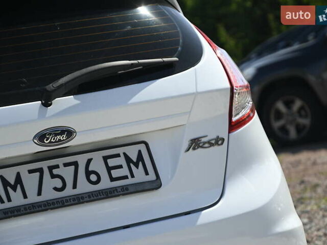 Белый Форд Фиеста, объемом двигателя 1.5 л и пробегом 115 тыс. км за 8499 $, фото 7 на Automoto.ua