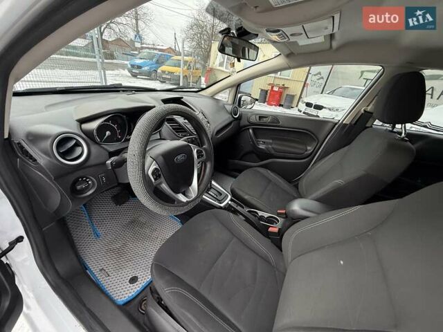 Білий Форд Фієста, об'ємом двигуна 1.6 л та пробігом 106 тис. км за 6950 $, фото 28 на Automoto.ua