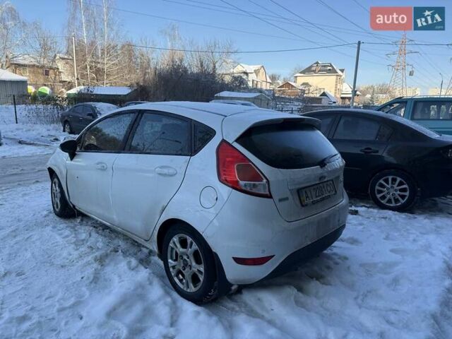 Білий Форд Фієста, об'ємом двигуна 1 л та пробігом 94 тис. км за 2800 $, фото 1 на Automoto.ua