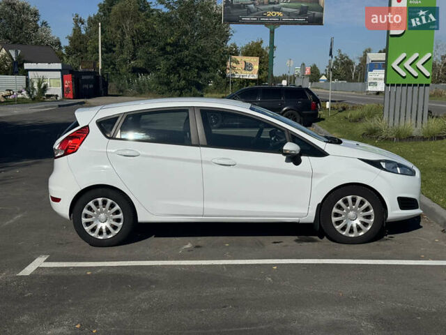 Белый Форд Фиеста, объемом двигателя 1 л и пробегом 132 тыс. км за 8500 $, фото 3 на Automoto.ua