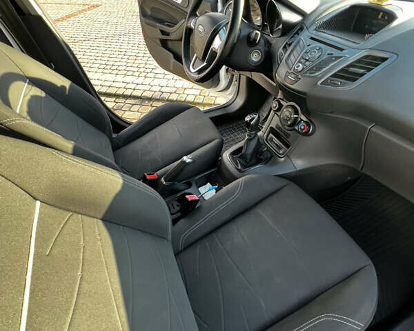 Белый Форд Фиеста, объемом двигателя 1.4 л и пробегом 147 тыс. км за 7100 $, фото 6 на Automoto.ua