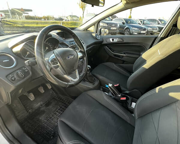 Белый Форд Фиеста, объемом двигателя 1.4 л и пробегом 147 тыс. км за 7100 $, фото 7 на Automoto.ua