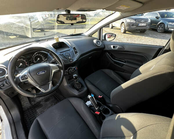 Белый Форд Фиеста, объемом двигателя 1.4 л и пробегом 147 тыс. км за 7100 $, фото 18 на Automoto.ua