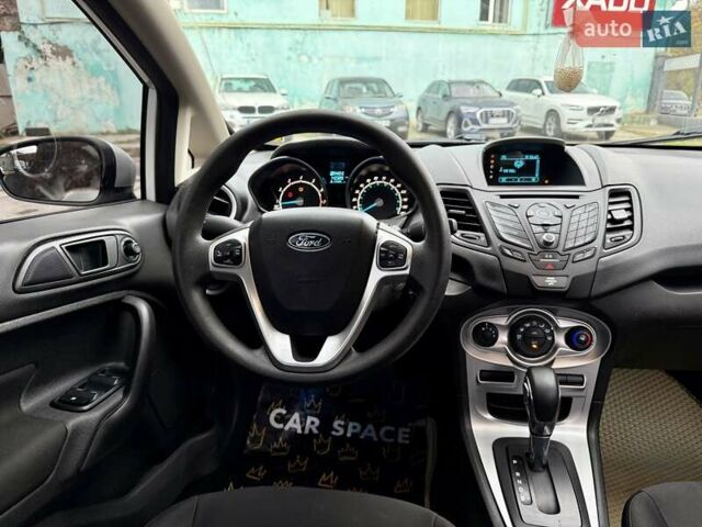 Білий Форд Фієста, об'ємом двигуна 1.6 л та пробігом 138 тис. км за 7500 $, фото 17 на Automoto.ua