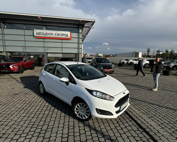 Белый Форд Фиеста, объемом двигателя 1.4 л и пробегом 147 тыс. км за 7100 $, фото 1 на Automoto.ua