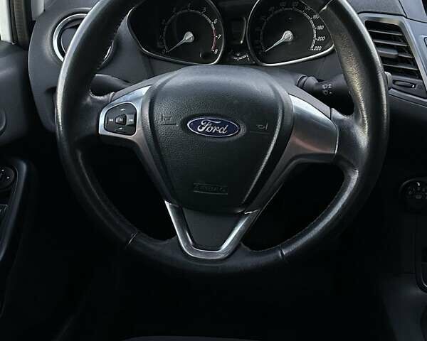 Білий Форд Фієста, об'ємом двигуна 1 л та пробігом 54 тис. км за 9900 $, фото 38 на Automoto.ua