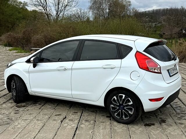 Белый Форд Фиеста, объемом двигателя 1.2 л и пробегом 116 тыс. км за 7499 $, фото 2 на Automoto.ua