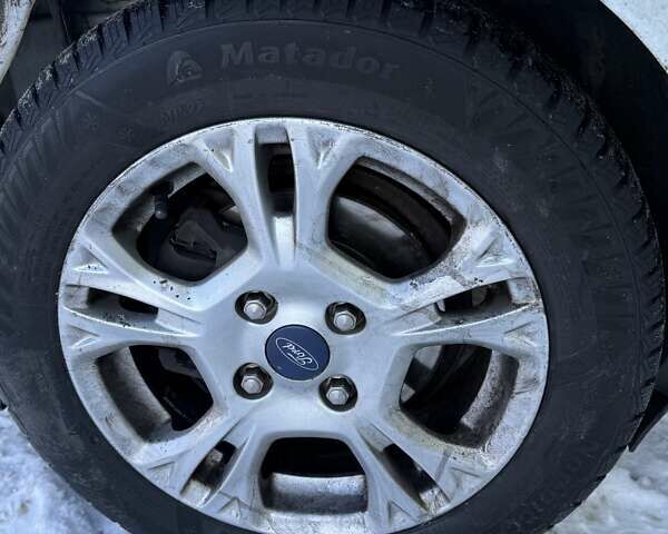 Білий Форд Фієста, об'ємом двигуна 1 л та пробігом 94 тис. км за 2800 $, фото 13 на Automoto.ua