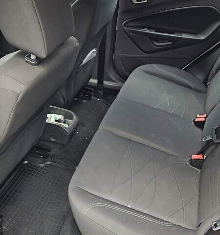 Білий Форд Фієста, об'ємом двигуна 1 л та пробігом 142 тис. км за 8500 $, фото 15 на Automoto.ua