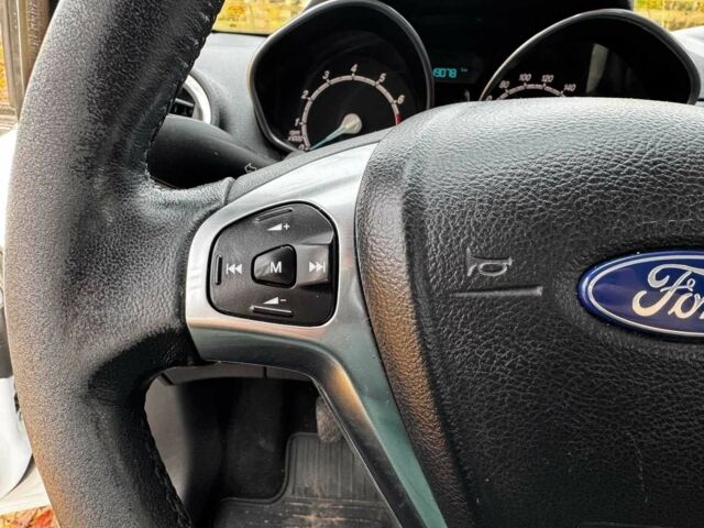 Белый Форд Фиеста, объемом двигателя 1.4 л и пробегом 149 тыс. км за 6940 $, фото 14 на Automoto.ua