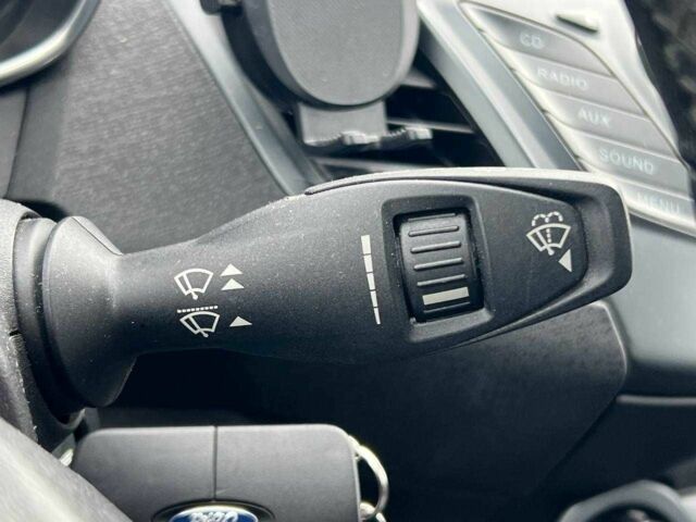 Білий Форд Фієста, об'ємом двигуна 1 л та пробігом 122 тис. км за 7990 $, фото 18 на Automoto.ua