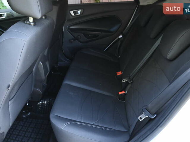 Белый Форд Фиеста, объемом двигателя 1.5 л и пробегом 115 тыс. км за 8499 $, фото 26 на Automoto.ua