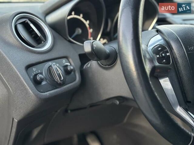 Білий Форд Фієста, об'ємом двигуна 1 л та пробігом 54 тис. км за 9900 $, фото 44 на Automoto.ua