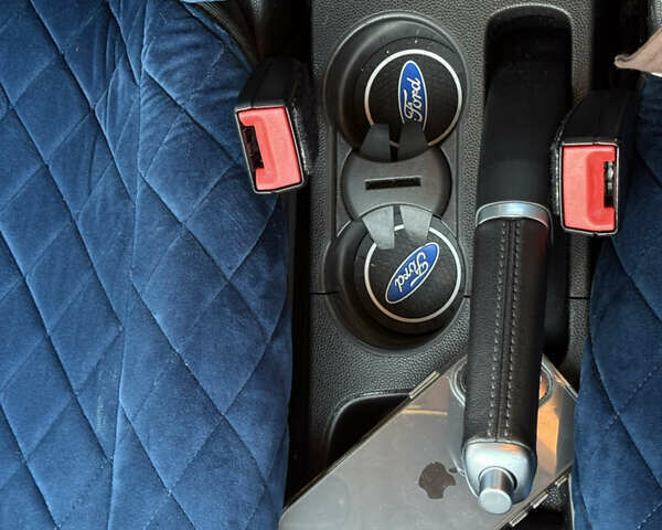 Білий Форд Фієста, об'ємом двигуна 1 л та пробігом 65 тис. км за 10200 $, фото 17 на Automoto.ua