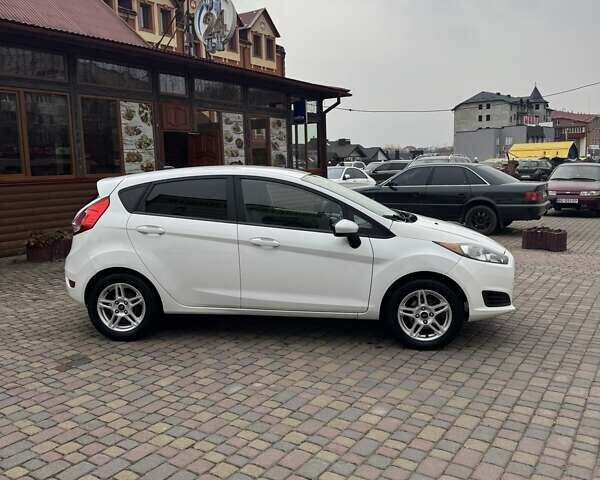Білий Форд Фієста, об'ємом двигуна 1.6 л та пробігом 134 тис. км за 9500 $, фото 2 на Automoto.ua