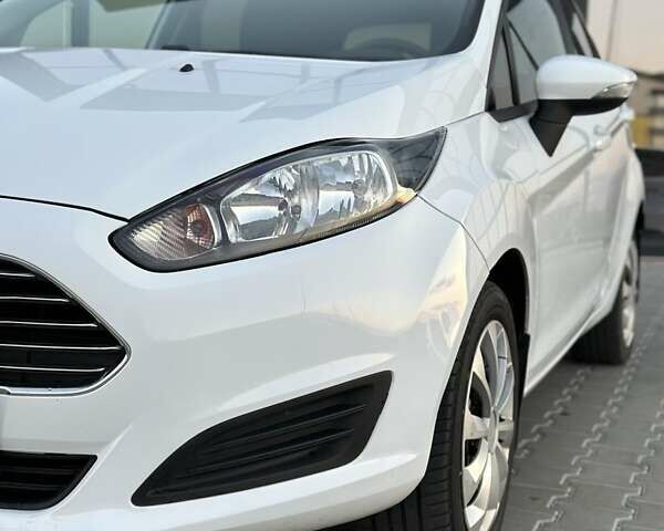 Білий Форд Фієста, об'ємом двигуна 1 л та пробігом 54 тис. км за 9900 $, фото 18 на Automoto.ua