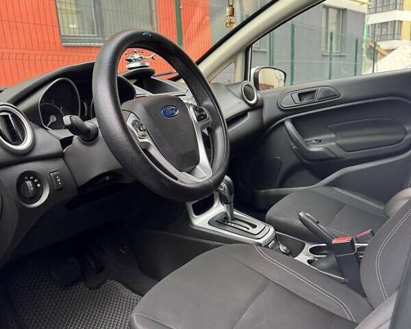 Білий Форд Фієста, об'ємом двигуна 1.6 л та пробігом 134 тис. км за 9500 $, фото 11 на Automoto.ua