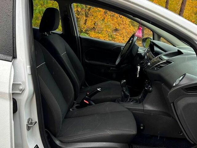 Белый Форд Фиеста, объемом двигателя 1.4 л и пробегом 149 тыс. км за 7200 $, фото 9 на Automoto.ua