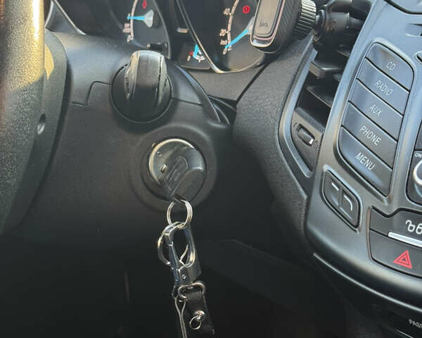 Білий Форд Фієста, об'ємом двигуна 1 л та пробігом 65 тис. км за 10200 $, фото 21 на Automoto.ua