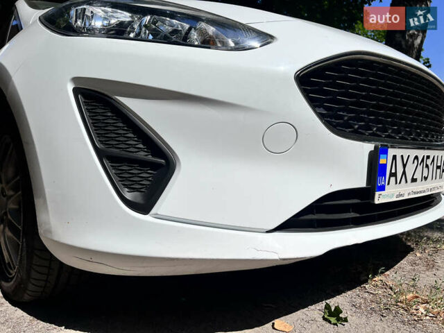 Форд Фиеста 2017 в Харькове на Automoto.ua Белый Форд Фиеста, объемом двигателя 1 л и пробегом 89 тыс. км за 11000 $, фото 16 на Automoto.ua