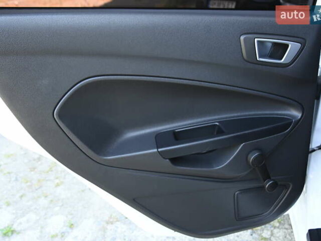 Белый Форд Фиеста, объемом двигателя 1.5 л и пробегом 115 тыс. км за 8499 $, фото 25 на Automoto.ua