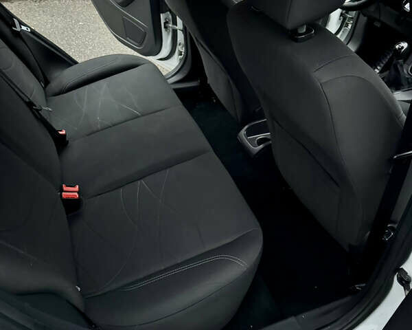 Белый Форд Фиеста, объемом двигателя 1.24 л и пробегом 75 тыс. км за 2650 $, фото 10 на Automoto.ua