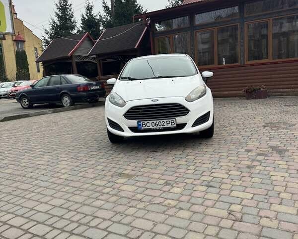Білий Форд Фієста, об'ємом двигуна 1.6 л та пробігом 134 тис. км за 9500 $, фото 1 на Automoto.ua