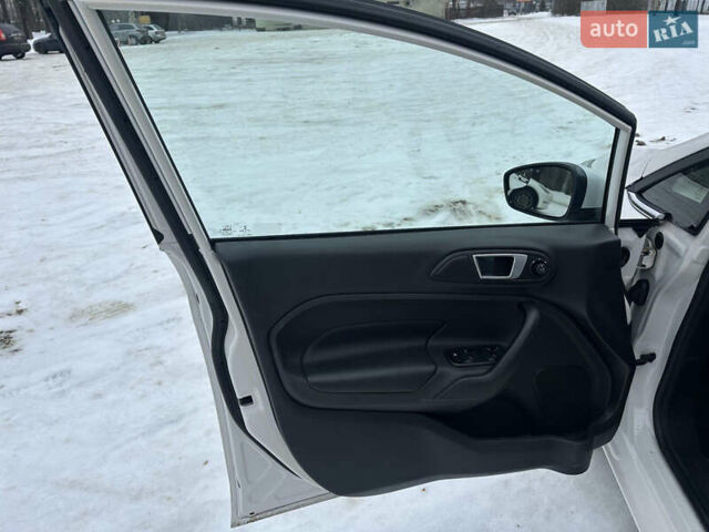 Білий Форд Фієста, об'ємом двигуна 1.6 л та пробігом 90 тис. км за 9400 $, фото 10 на Automoto.ua