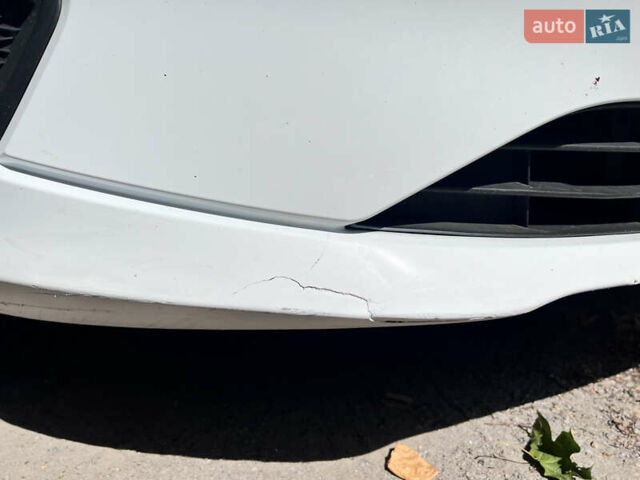 Форд Фиеста 2017 в Харькове на Automoto.ua Белый Форд Фиеста, объемом двигателя 1 л и пробегом 89 тыс. км за 11000 $, фото 18 на Automoto.ua